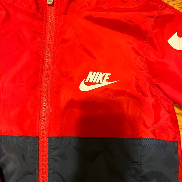 Boys Nike windbreaker jacket size 4T - Picture 2 of 4
